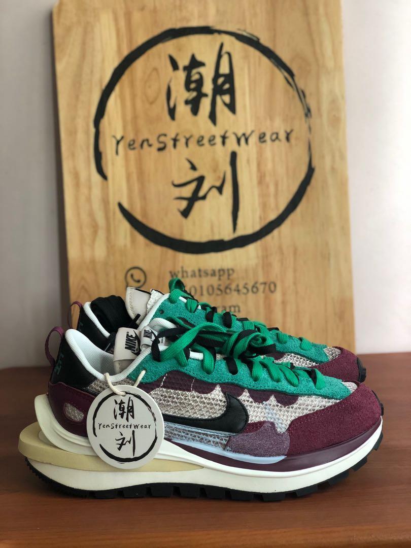 nike vaporwaffle sacai villain red neptune green on feet