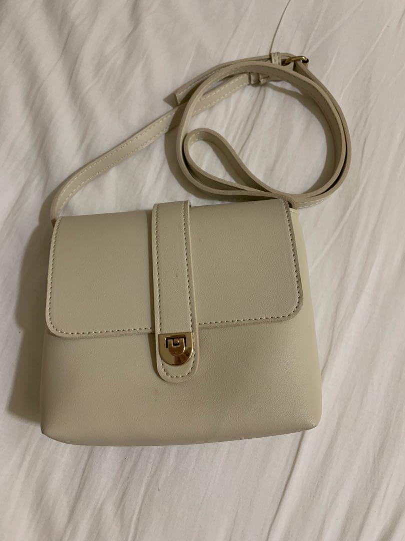 Voir Sling Bag