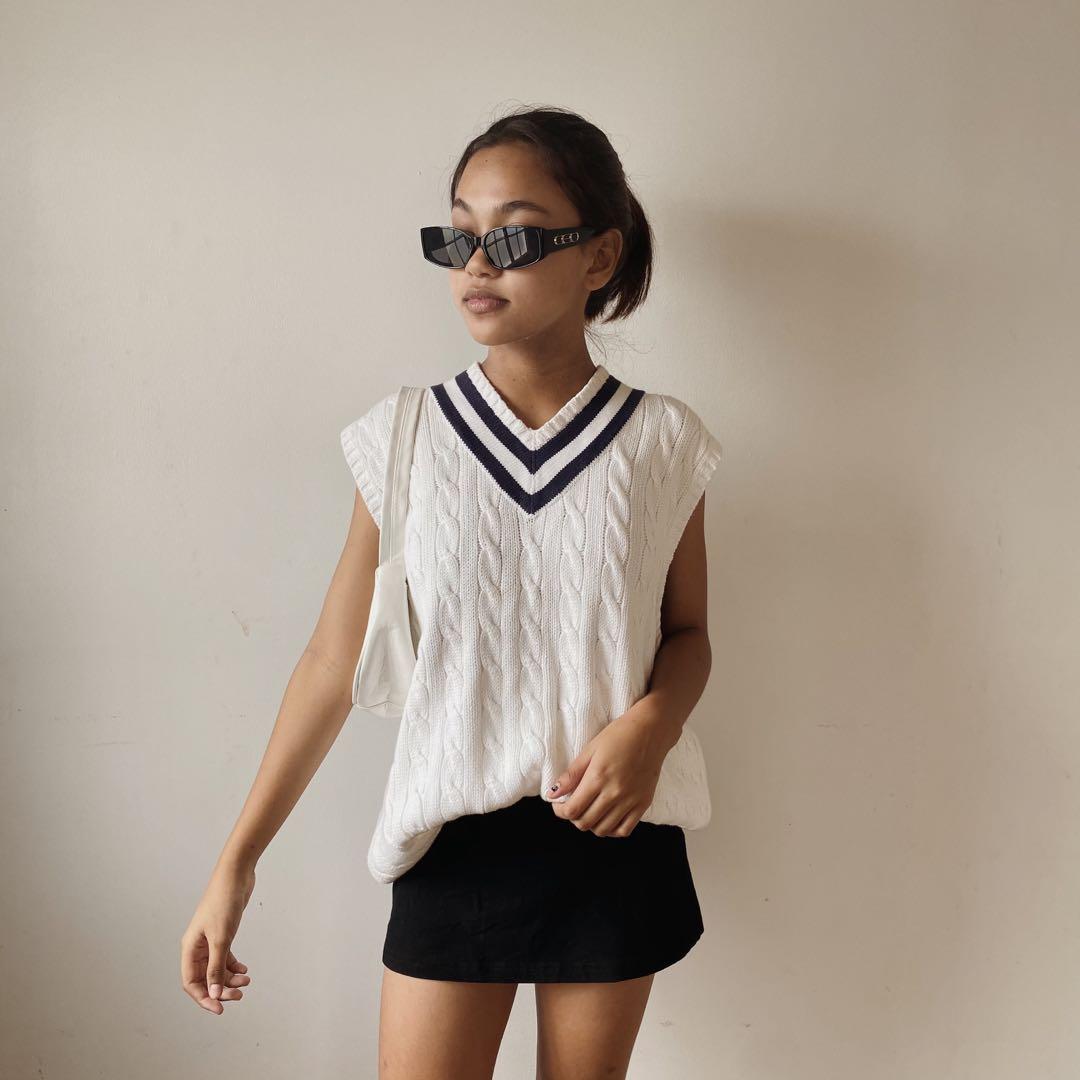 white knitted vest