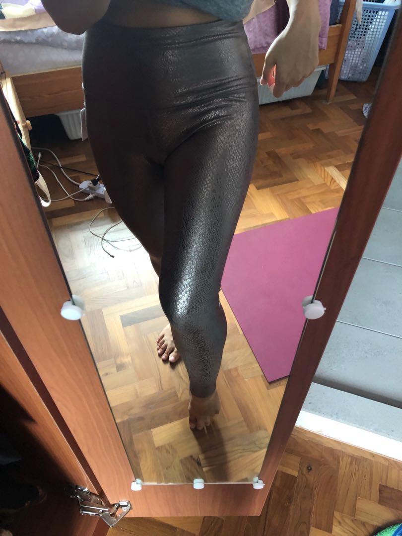 BNWT Shiny Beyond Yoga Viper Tights Women s Fashion Bottoms