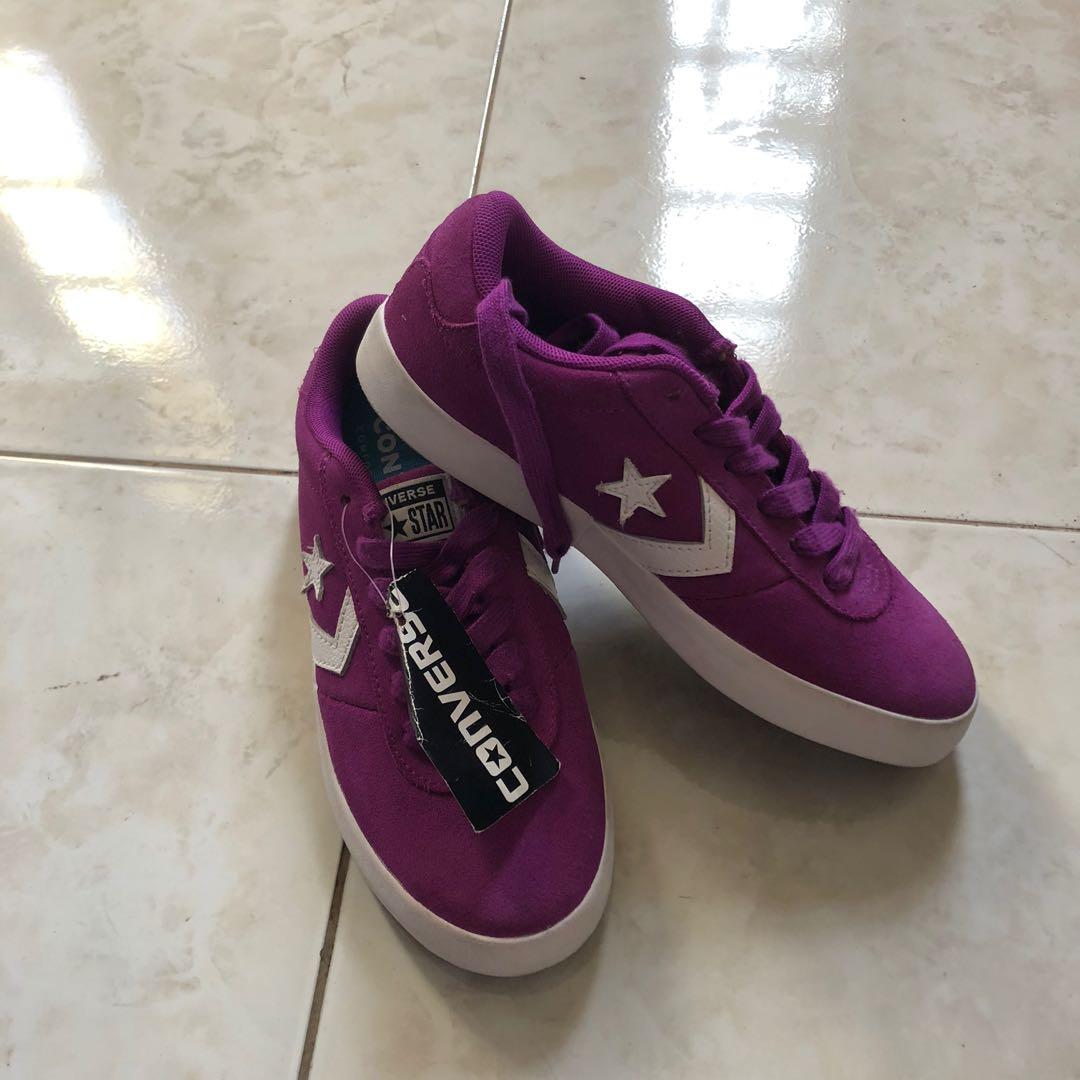 BRAND NEW CONVERE POINT STAR (Category: Sneakers) located in Paranaque City. Submitted by daechwi7a (Listing ID 1060497079, Image 2). Description: REG PRICE: P3,510 Point star, violet with comfort cushioning Authentic, Brand new, worn once to fit. (purchased from Converse warehouse sale, that's why I'm able to lower the price this much) With tags. ****with minimal flaws in eyelets and right shoelace Comes with Converse box (but not for the exact 