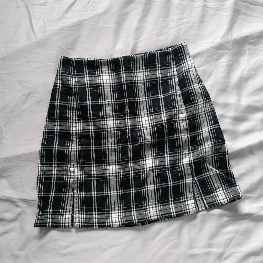 Black plaid best sale brandy melville skirt