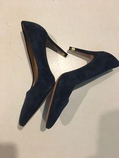Classy Navy blue Tory burch 36 with gold tip