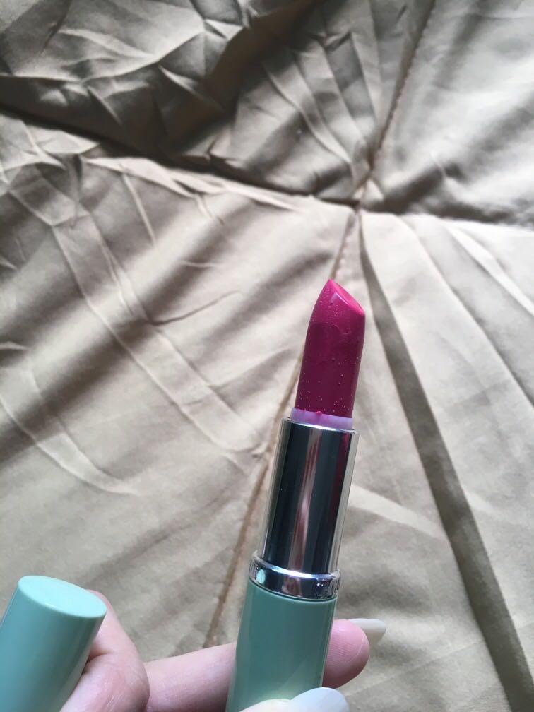 CLINIQUE matte magenta lipstick (Category: Makeup) located in Manila. Submitted by __ipppip (Listing ID 1060436495, Image 3). Description: never been used retails for 1,000++ has good ingredients and healthy for skin no box rfs: dont use this shade #mac #foundation #facepowder #becca #tarte #ofra #katvond #jeffreystar #colourpop.