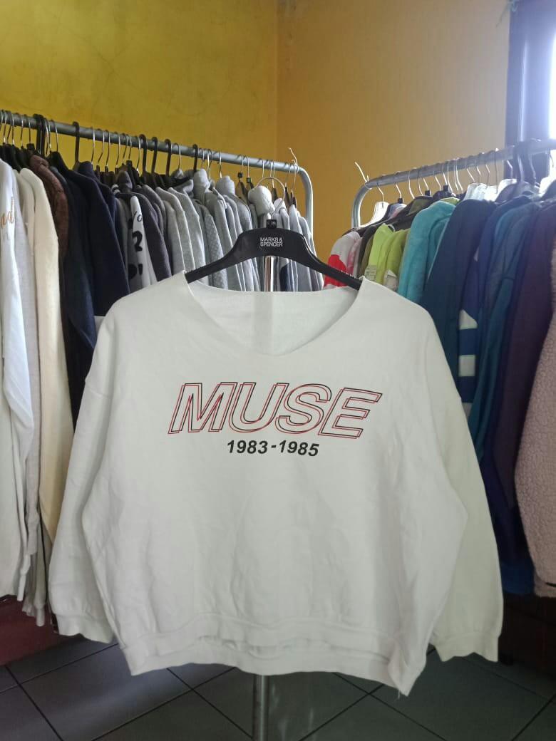 Crewneck oversize thrift, Fesyen Wanita 