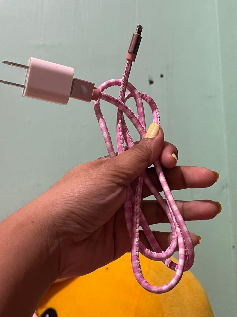 iPhone 6s (Category: iPhone 6 Series) located in Quezon City. Submitted by feyvorite05 (Listing ID 1060569608, Image 3). Description: iPhone 6s -unit -charger -cases .