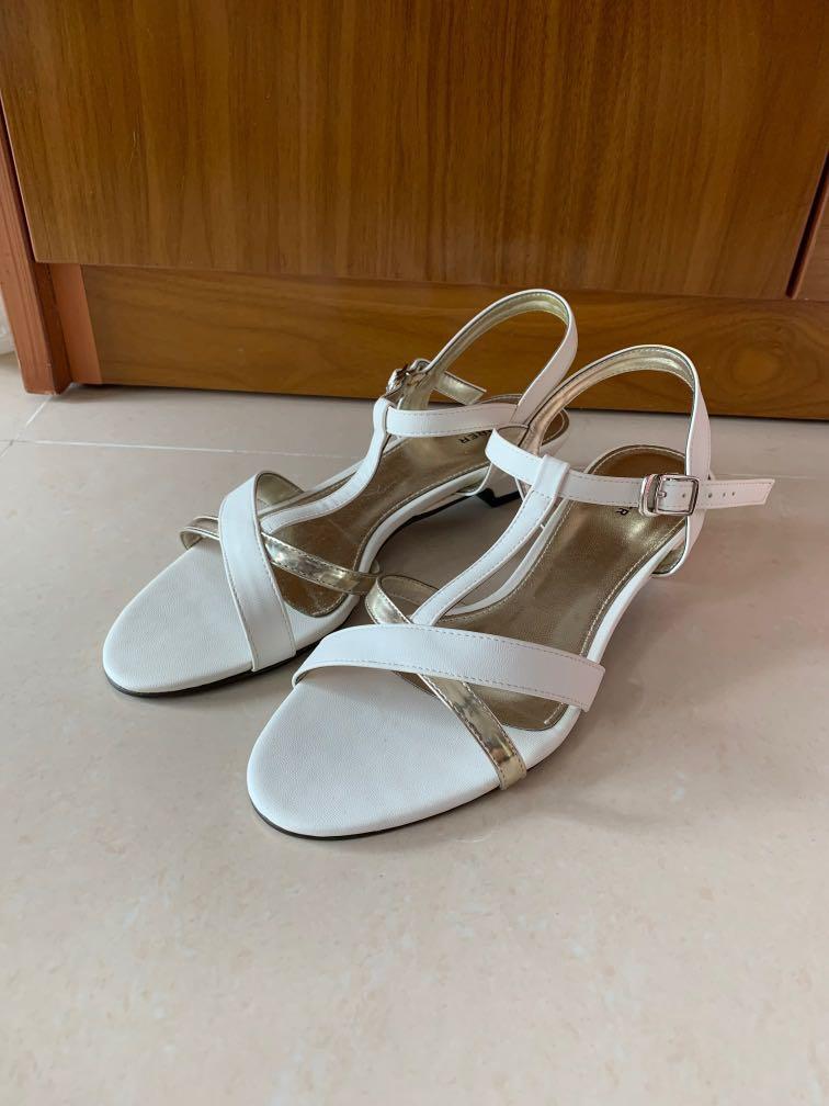 White sandals clearance size 7