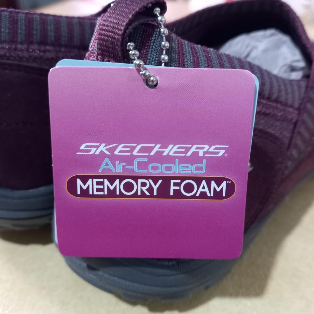 Skechers Memory Foam US 9, Women's Fashion, Footwear, Sneakers on Carousell