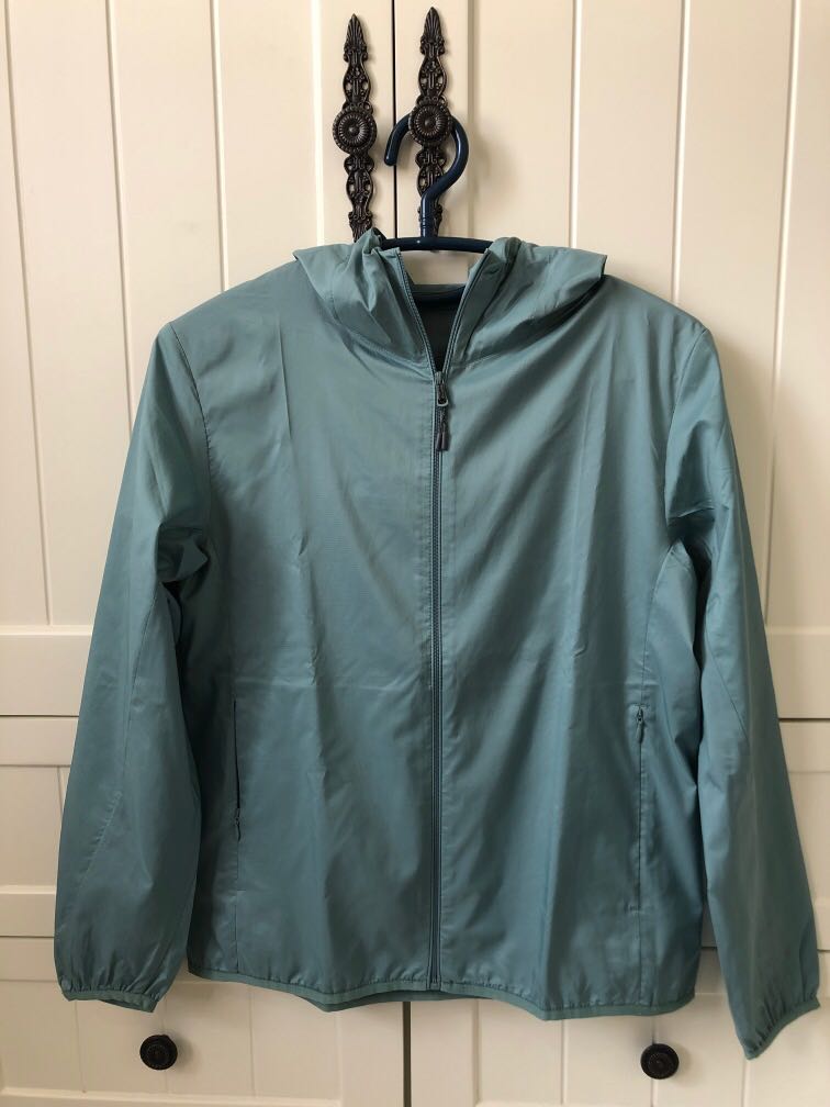 Uniqlo sales jaket parasut