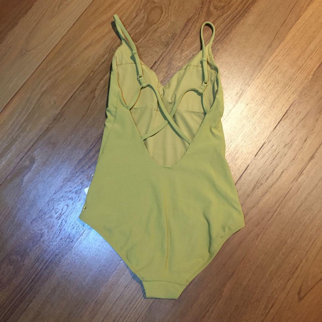 BNWT Lululemon Poolside Pause Swimsuit Size 10, Women's Fashion, Swimwear,  Bikinis & Swimsuits on Carousell