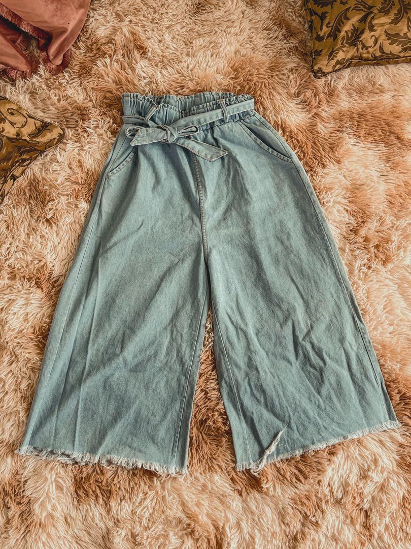 denim square pants (Category: Other Bottoms) located in Dasmarinas. Submitted by giochie (Listing ID 1060729741, Image 1). Description: ✿ fits xs-m ✿ in pristine condition ✿ you can pm me for a when worn pic! ✿ no joy reservers please happy shopping! 🤎 all items are disinfected prior to shipping~ .