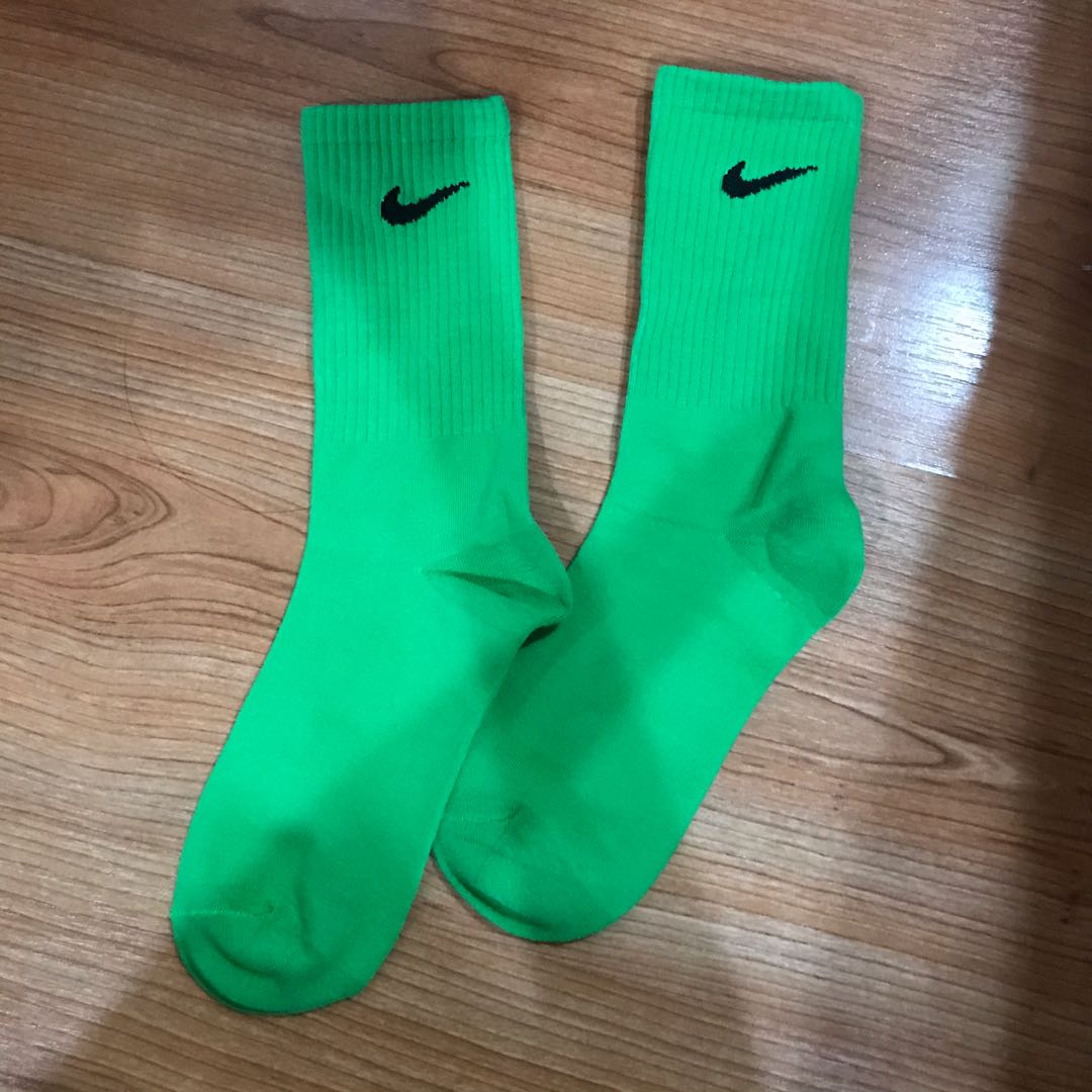 Green deals socks nike