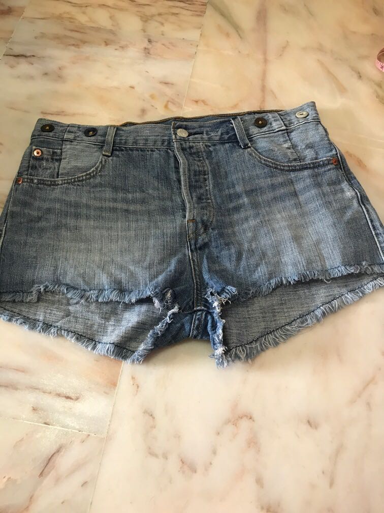 Ladies Levi's denim shorts (32 waist 