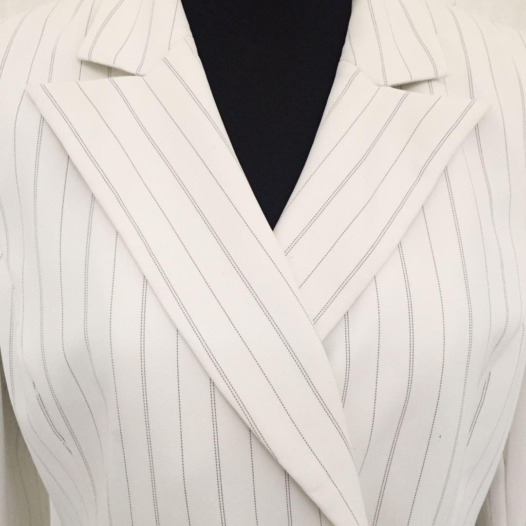 Liz Claiborne White Blazer Women s Fashion Coats Jackets and Outerwear on Carousell