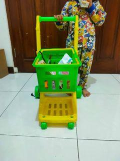 Mainan trolley troli anak stroller dorongan keranjang anak