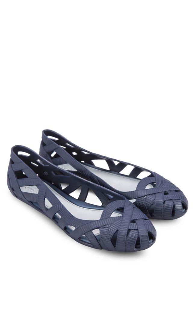 Cutout flats sales