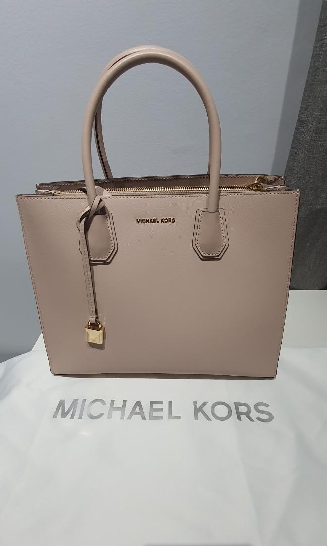 Michael Kors - Mercer Large Color-Block Saffiano Leather Tote Bag, Women's  Fashion, Bags & Wallets, Tote Bags on Carousell
