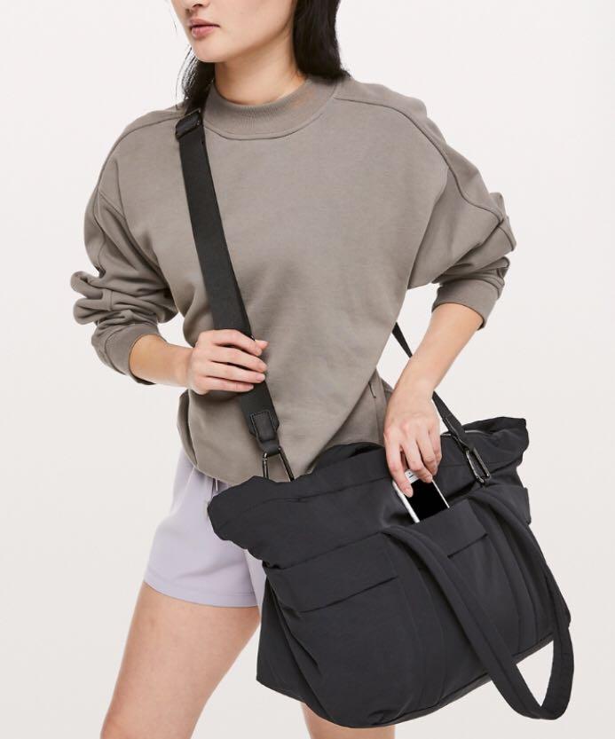 NWT Lululemon On My Level Duffel Bag Small 22L Black Women s