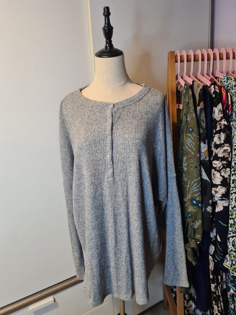 navy batwing top