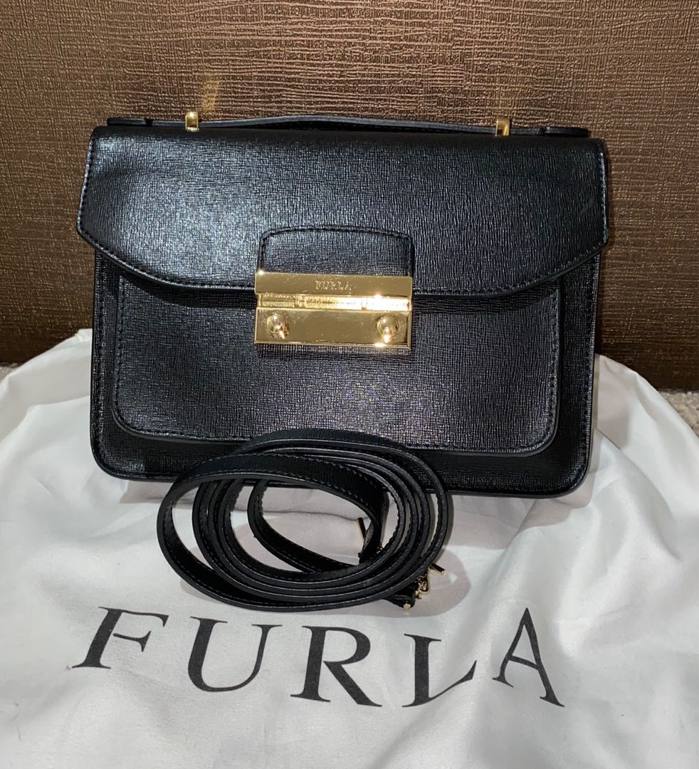 Suradam lineair Verzoenen Original Furla Julia, Luxury, Bags & Wallets on Carousell