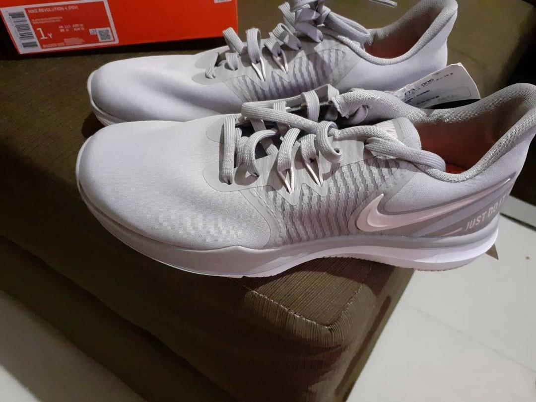nike revolution 4 original