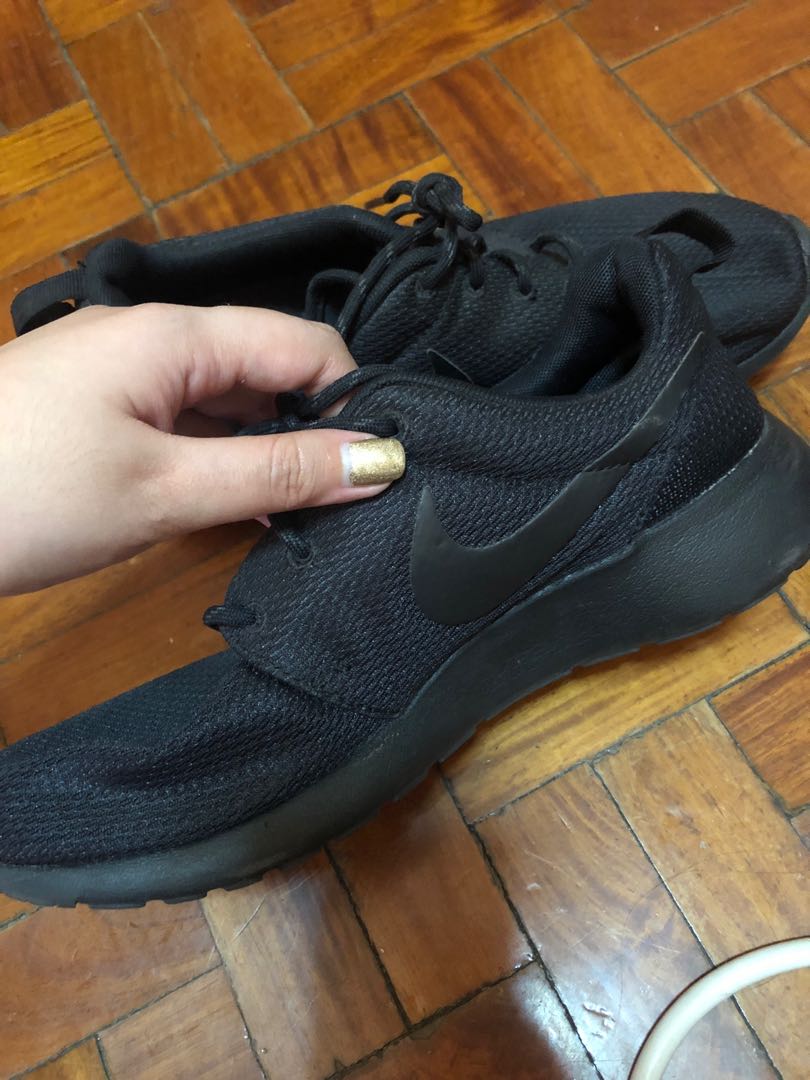 nike roshe run black original