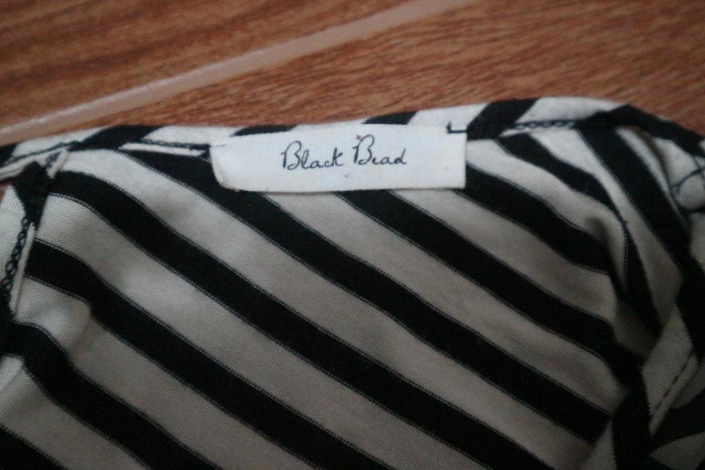 People are People printed Top (Category: Others Tops) located in Quezon City. Submitted by chxcxfxmx (Listing ID 1060768194, Image 3). Description: Used once printed top Fits small to medium size Chiffon and cotton fabric Meet up places: QC Marikina South Caloocan For transactions you can message me here: fb.com/janinedarnayla.