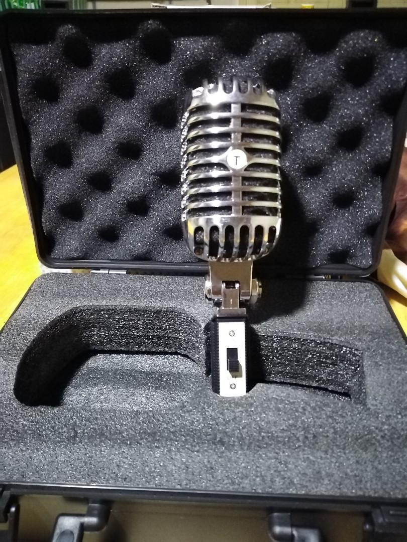 Retro microphone dynamic mic (Category: Microphones) located in Quezon City. Submitted by smithwarren46 (Listing ID 1060742462, Image 1). Description: Brandnew P2500 retro mic. Professional dynamic mic. Heavy duty chrome. With carrying case. Great sound signal Perfect for online streaming, podcast, vlogging, recording, singing, YouTuber, live music etc. Pick up lagro Q.c or via delivery service rider po. More item for sale.. like or follow my pag