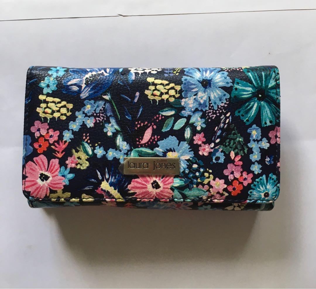 laura jones wallet