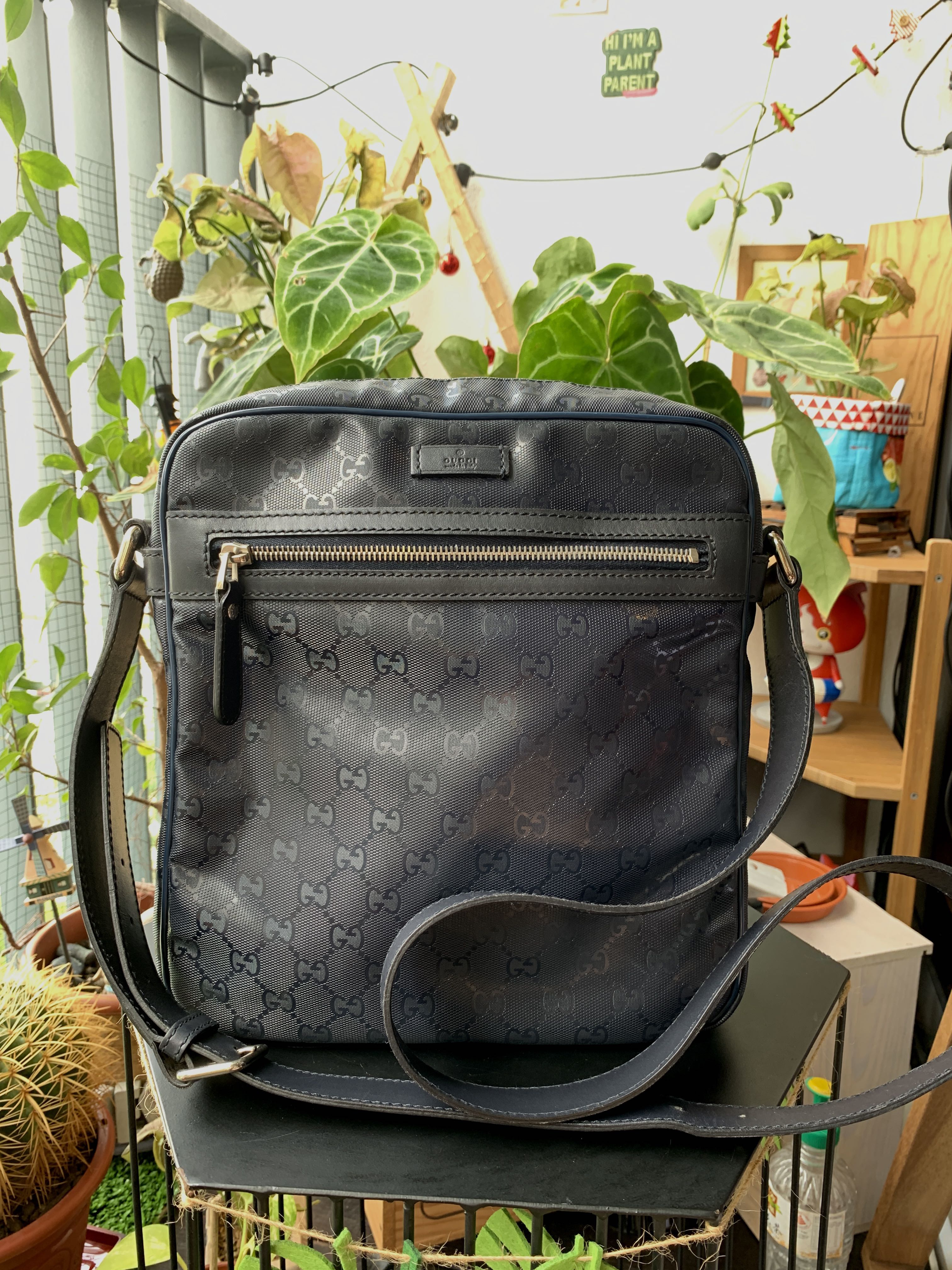 Authentic Gucci messenger bag trade , Men's Fashion, Bags