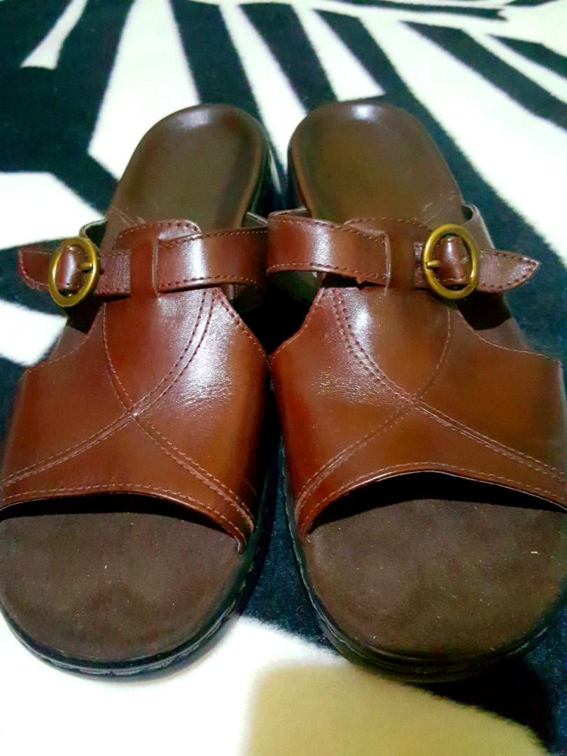 clarks sandals womens brown