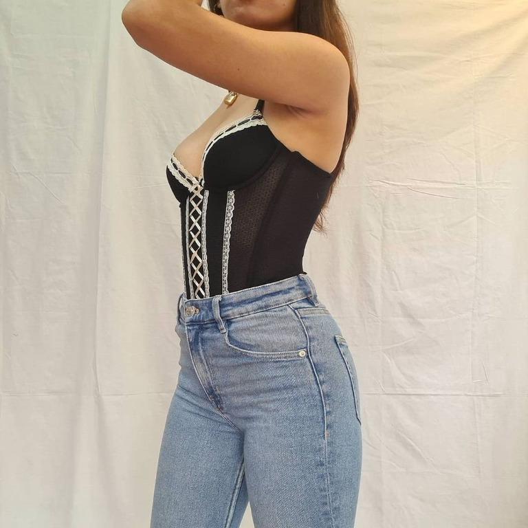 H&M Lace Corset Top (Category: Sleeveless) located in Quezon City. Submitted by ruth113 (Listing ID 1060944114, Image 3). Description: H&M lace corset top with boning.