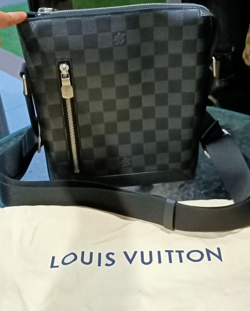 Louis Vuitton Discovery Messenger BB, Men's Fashion, Bags, Sling Bags on  Carousell