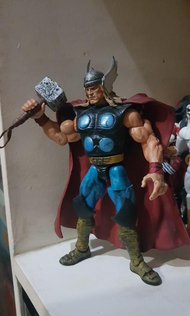 Marvel legends thor with base (Category: Figurines & Statues) located in General Mariano Alvarez. Submitted by nostalgiakid (Listing ID 1060906443, Image 1). Description: .