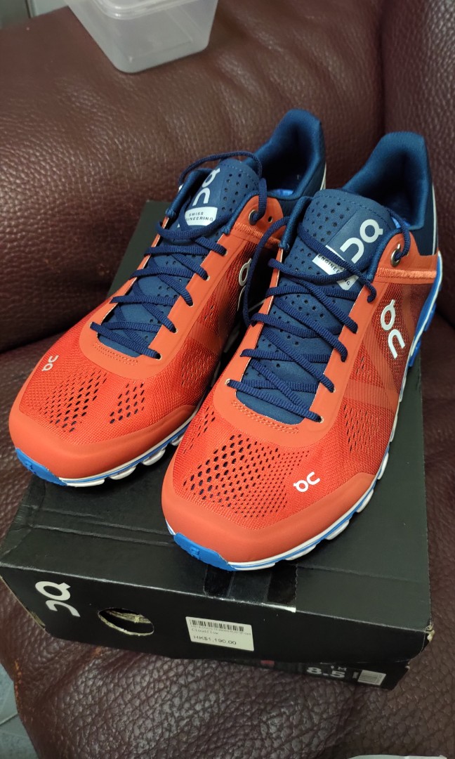 on cloud flow running shoes