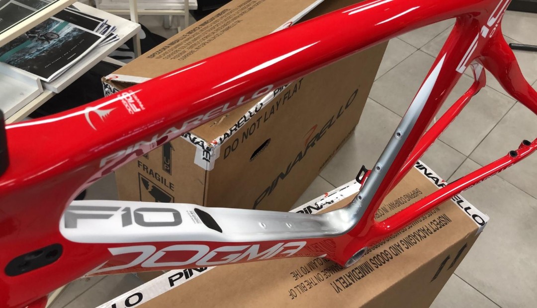 Pinarello F10 Disk Frameset Vulcano (51.5), Sports Equipment, Bicycles