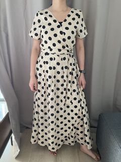 (Category: ) located in . Submitted by sellinpreloved (Listing ID 1061047529, Image 1). Description: .