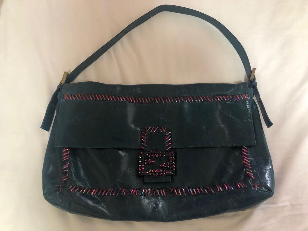 How Big Of A Bag Is The Fendi Baguette Large Bag? | Bragmybag