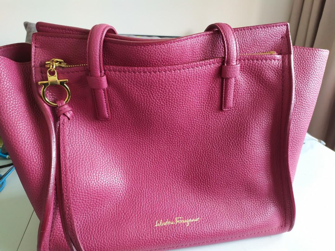 Salvatore ferragamo hotsell large amy tote