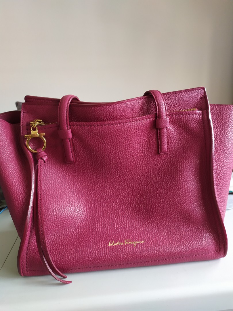 ferragamo amy tote small