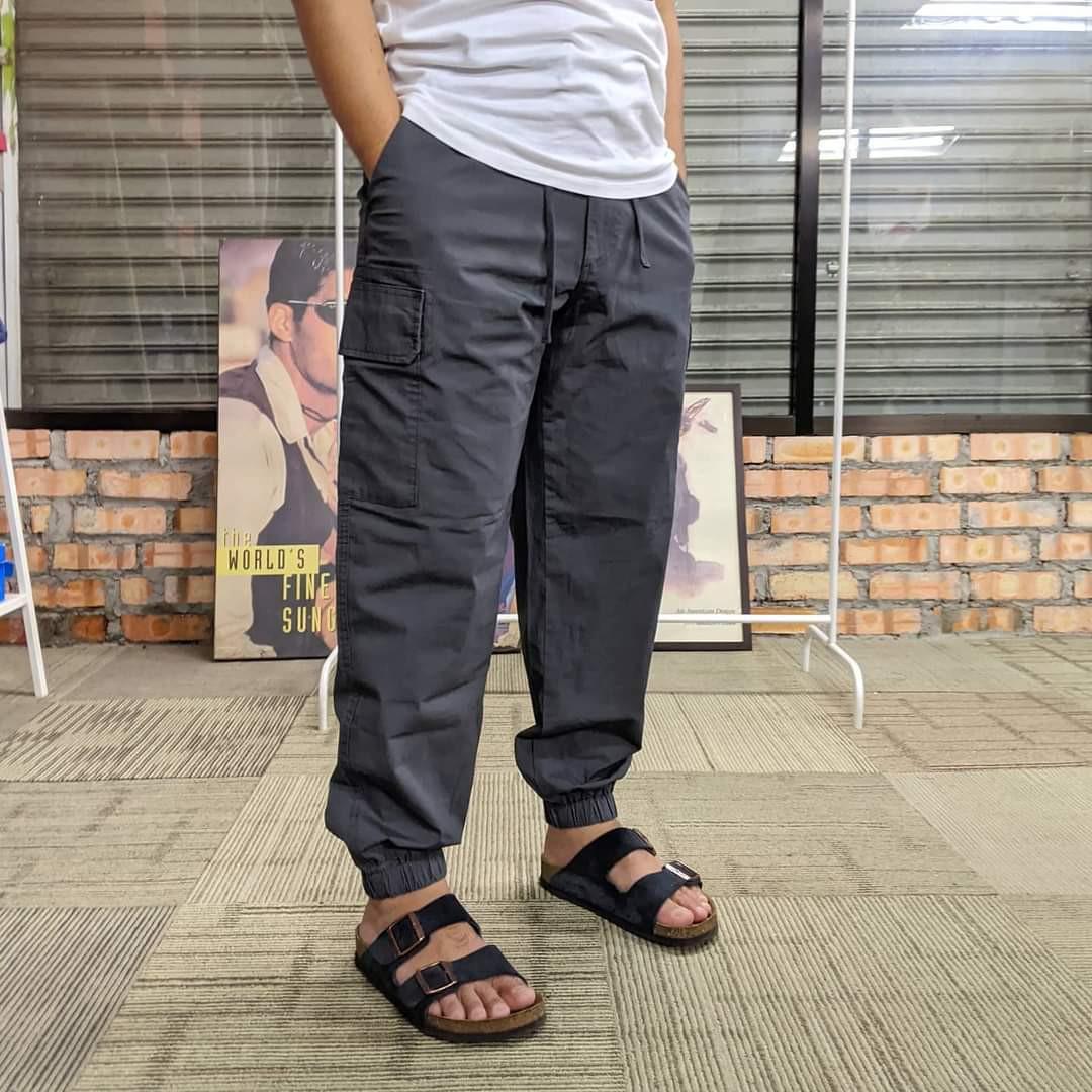Uniqlo Ezy Wide Fit Cargo Jogger Pants, Men's Fashion, Bottoms