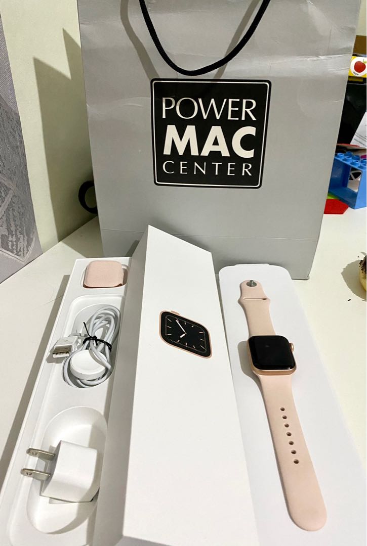 Apple watch Series 6 40mm gold Luxury Watches on Carousell