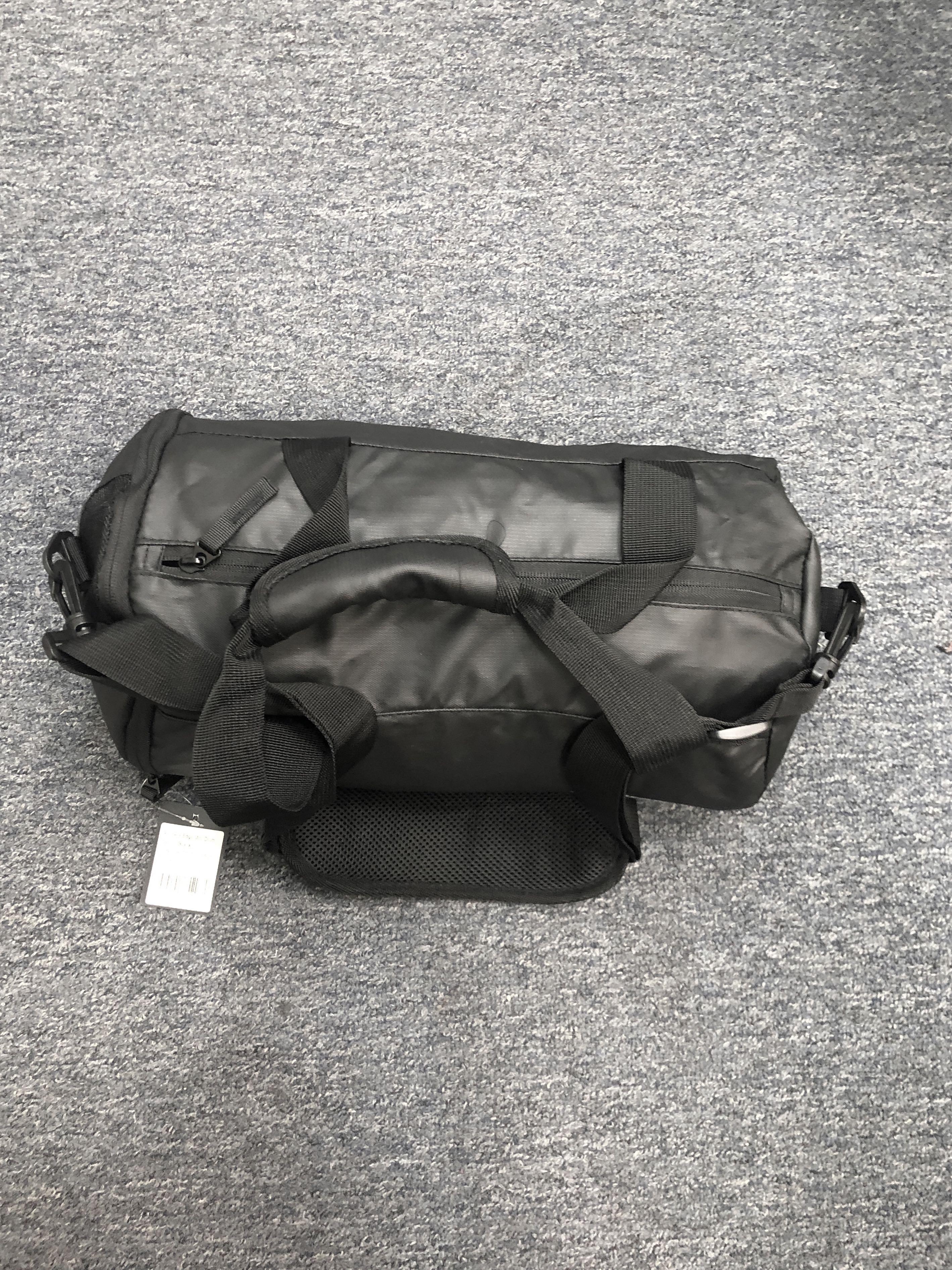 Runners Edge Duffel Bag Drum Men s Fashion Bags Belt bags Clutches and Pouches on Carousell