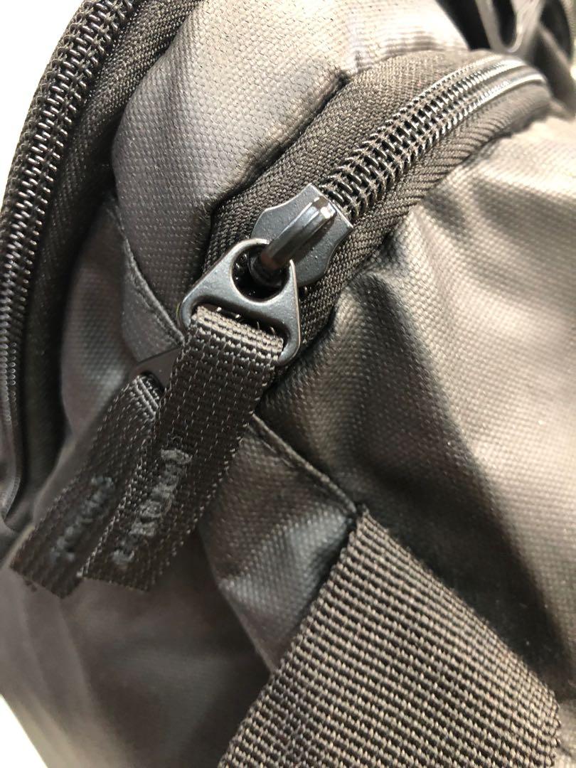 [1 LEFT!] Runners Edge Duffel Bag (Small), Men's Fashion, Bags, Belt