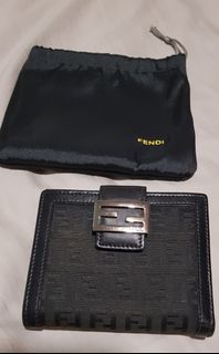 (Category: ) located in . Submitted by bags.decluttering (Listing ID 1061256265, Image 1). Description: .