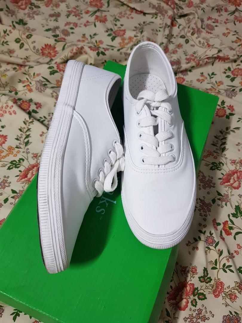 payless white slip on shoes