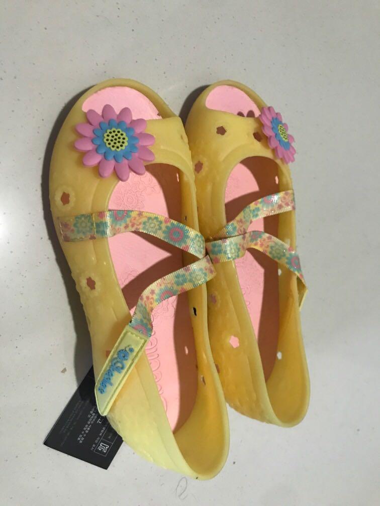 Skechers jelly shoes (uk13), Babies & Kids, Babies & Kids Fashion on Carousell