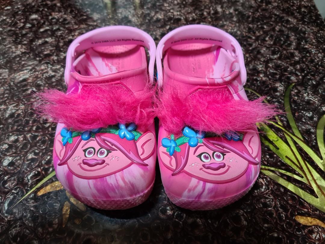 Crocs trolls online