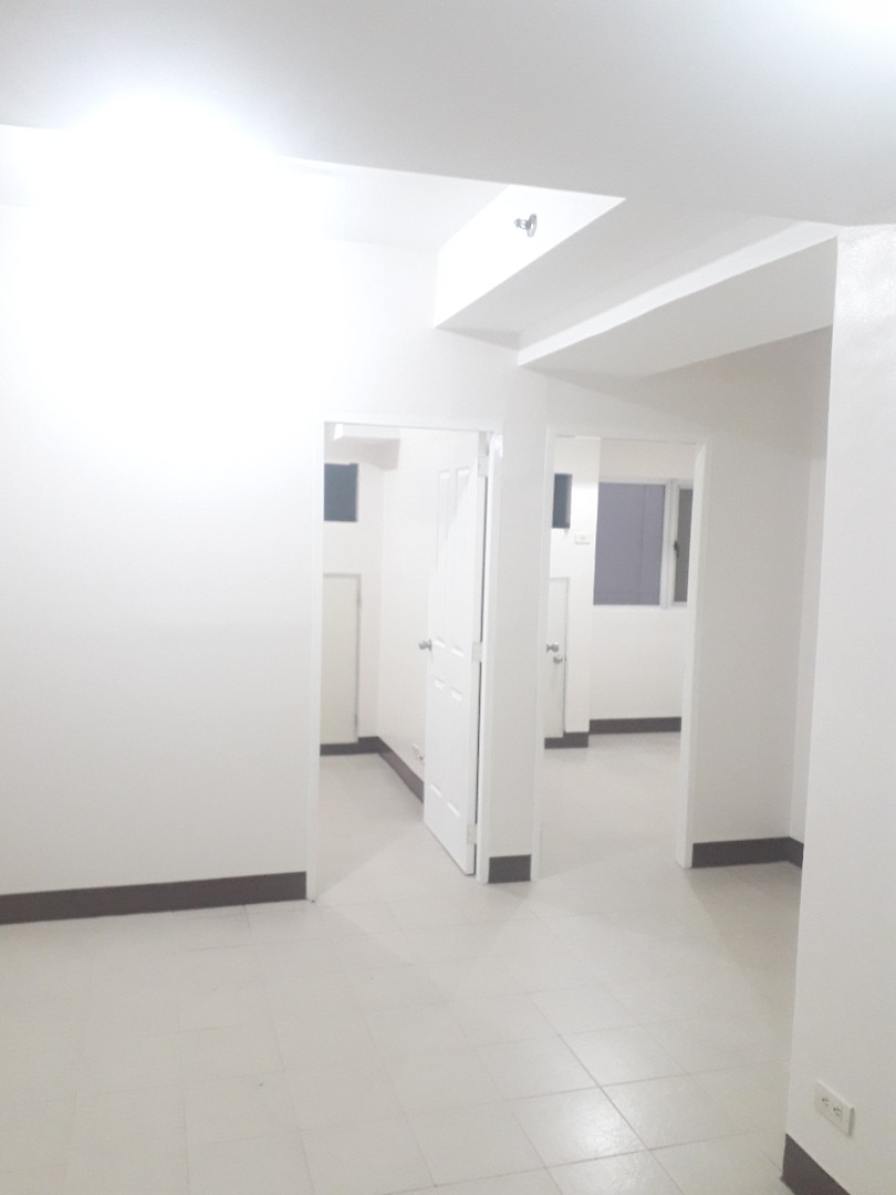 TWO BEDROOM UNIT WITH PARKING UNIVERSITY TOWER SAMPALOC MANILA