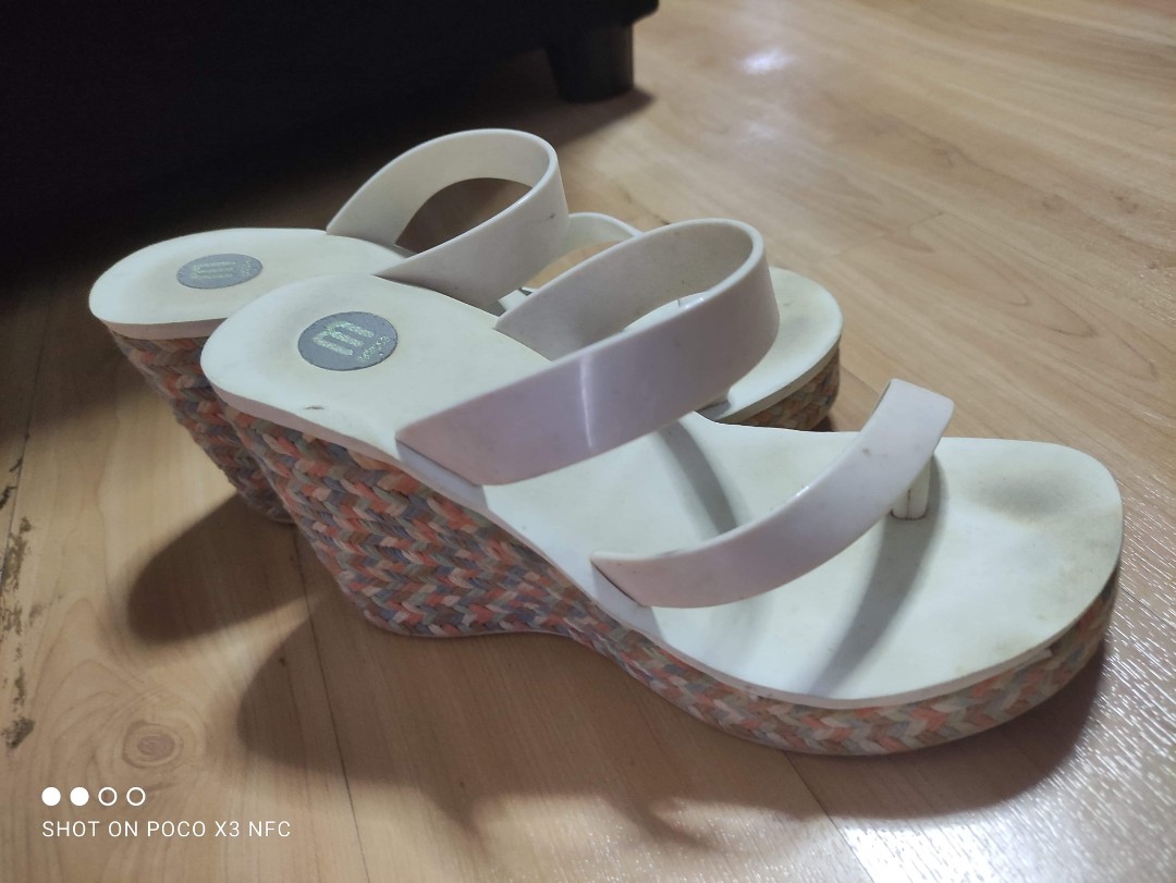 AUTHENTIC MELISSA WEDGE FOR ONLY 800